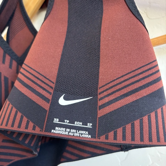 Nike FE/NOM Flyknit High-Support Non-Padded Sports Bra Size XS - Picture 5 of 5